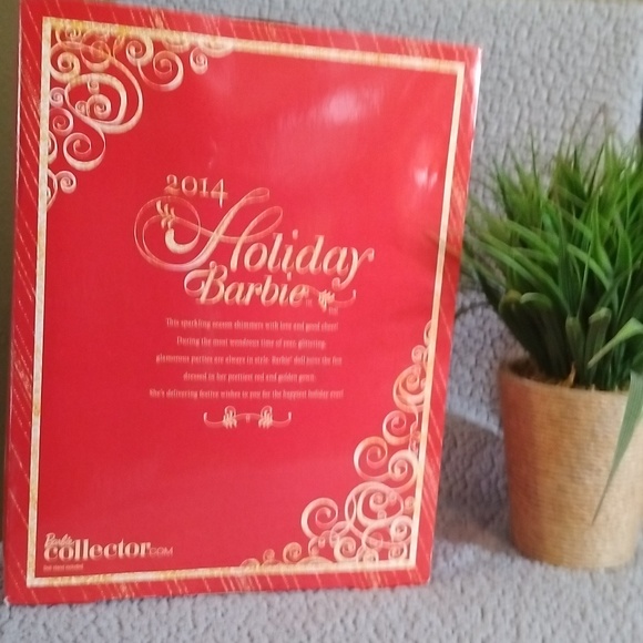 Holiday Barbie 2014 - Picture 3 of 8
